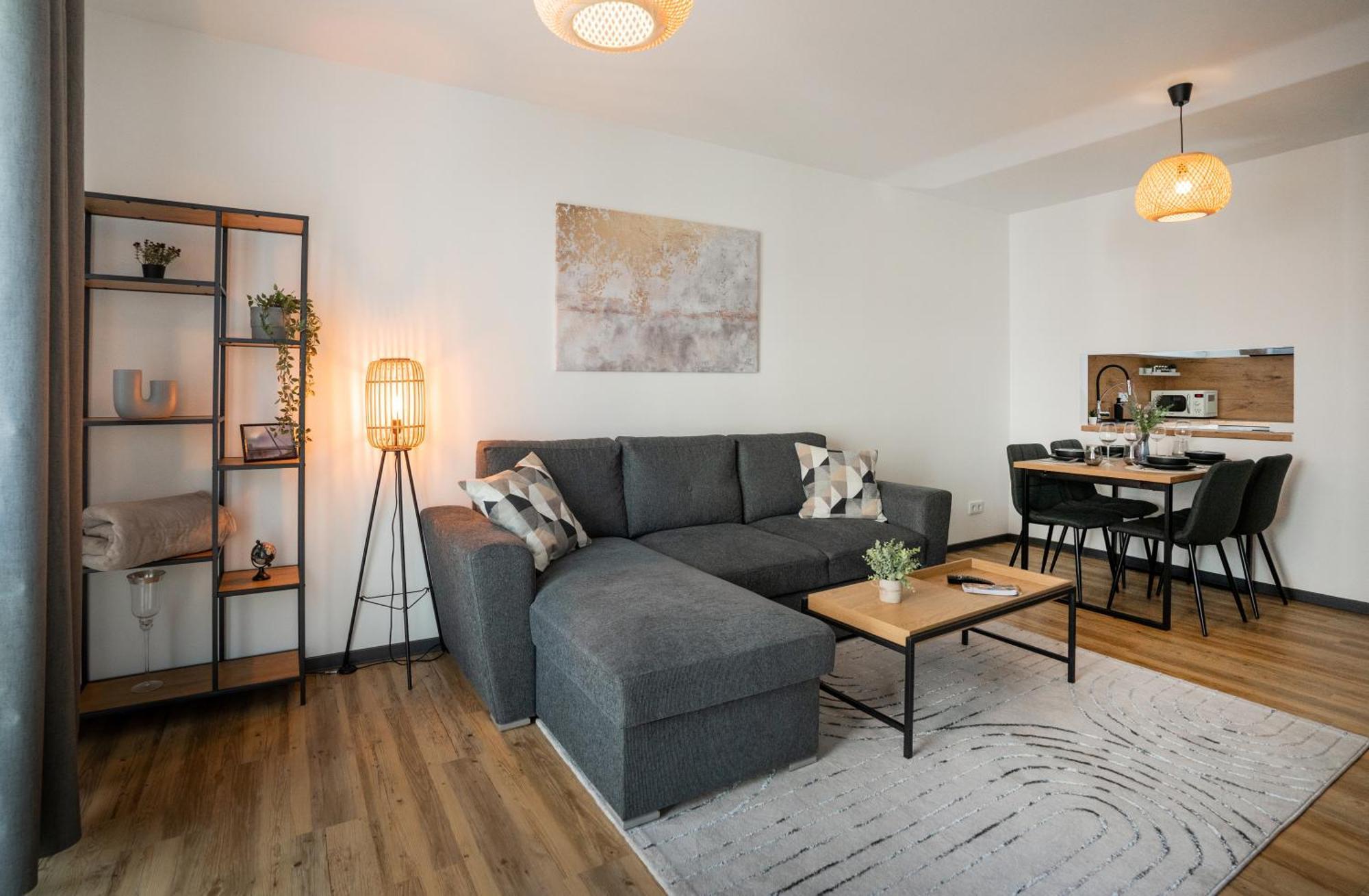 Reitz - Apartment I Zentrale Lage I Stellplatz I 55Qm I 2 Zimmer I Kueche I Bad I Terrasse Bad Hersfeld Exterior photo